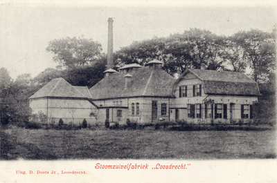 13462 Gezicht op de achtergevel van de boterfabriek Loosdrecht met directeurswoning (Nieuw-Loosdrechtsedijk) te ...